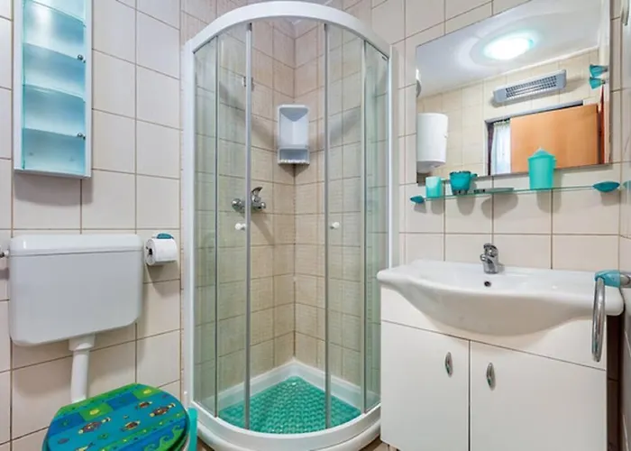 Damir 50 Meters From The * Pula